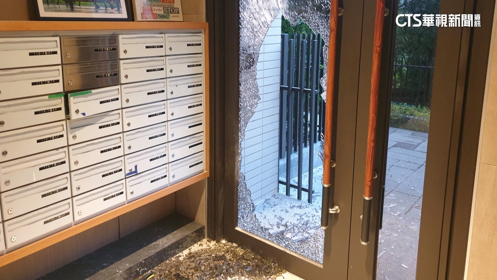 誆訪友闖社區拿滅火器砸門　保全制止無效報警逮