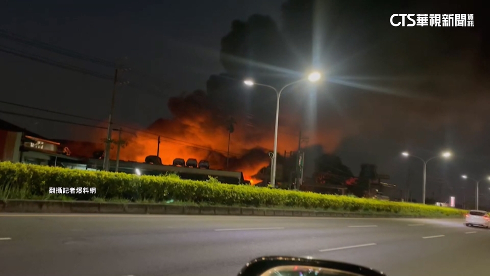 嘉義汽機車回收場大火　殘餘油料助燃傳爆炸聲
