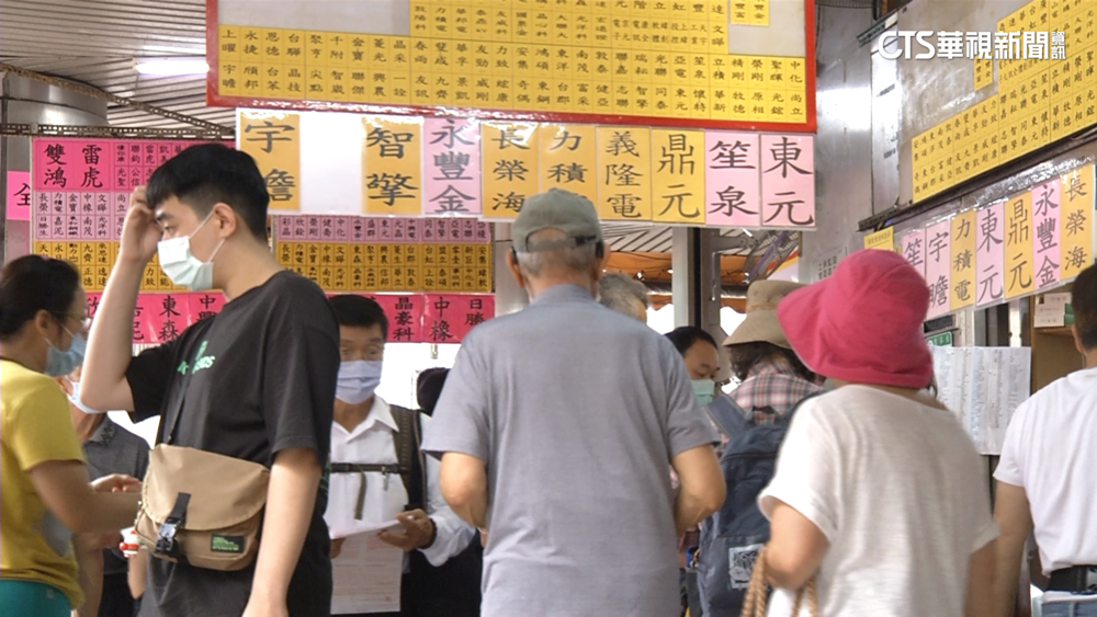 領股東會紀念品　聯電「咖波貓碗」排長龍逾百米