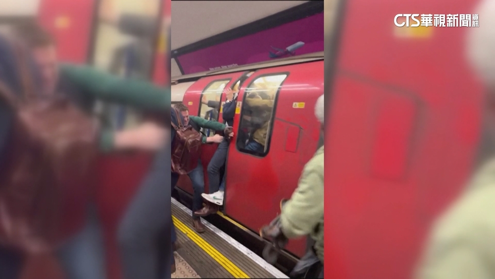 英地鐵車廂冒粉塵濃煙　民眾誤認失火驚逃