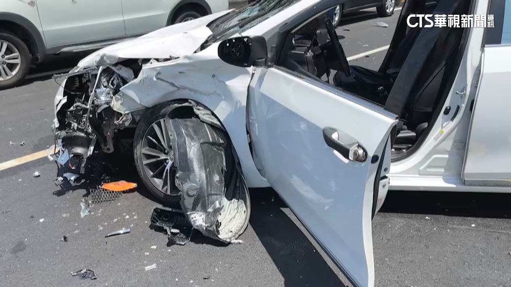 士官駕車打滑連撞3汽機車　釀2死1重傷悲劇