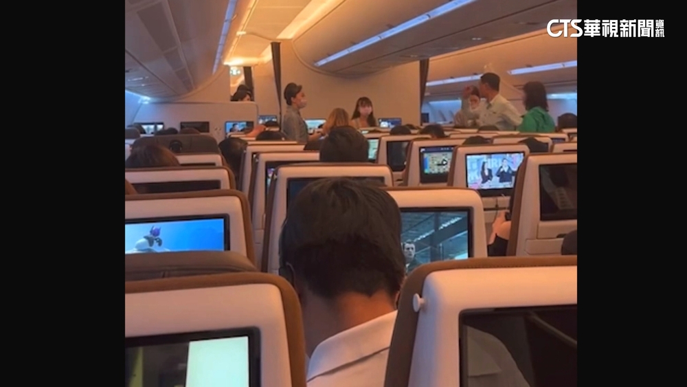 星宇延誤.併班又遇宵禁　302旅客累困機場氣炸