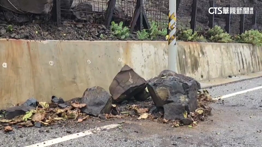 大雨襲澎湖！　巨石崩落201縣道一度受阻