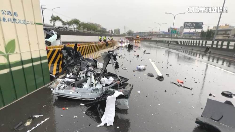 車體破碎！電動車自撞釀2死　證實酒駕肇事