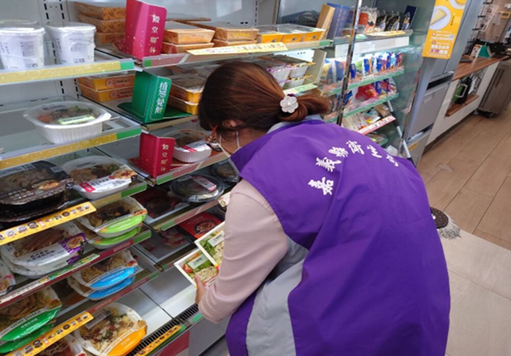 嘉義縣抽驗超商和台酒聯名商品 「桂花油醋雞肉沙拉」檢出李斯特菌