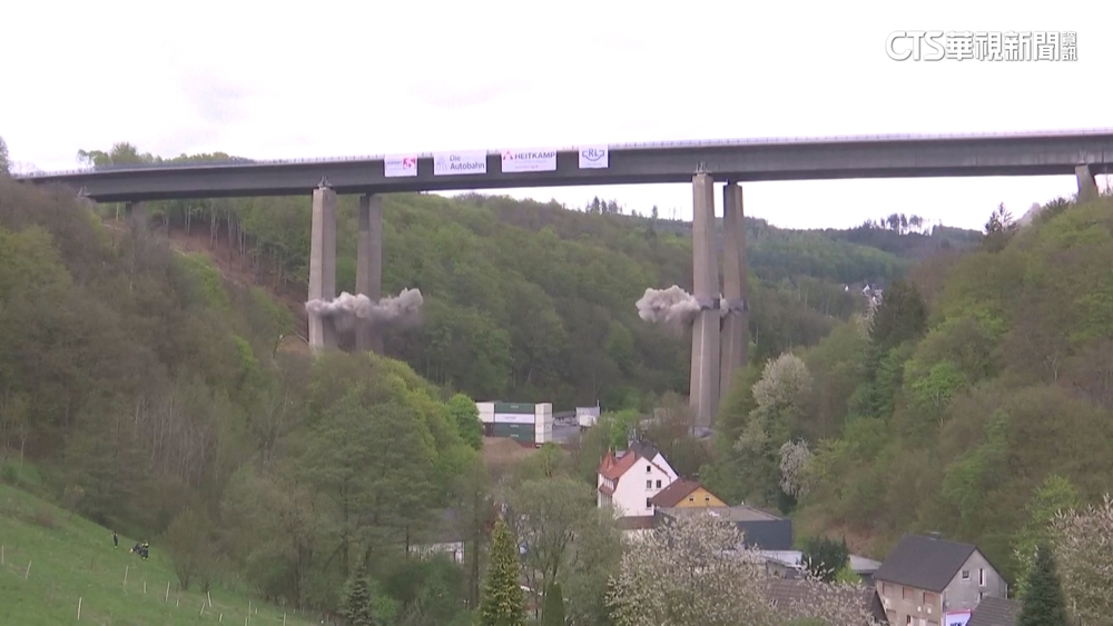 德國爆破拆除老舊橋梁　轟然巨響場面壯觀
