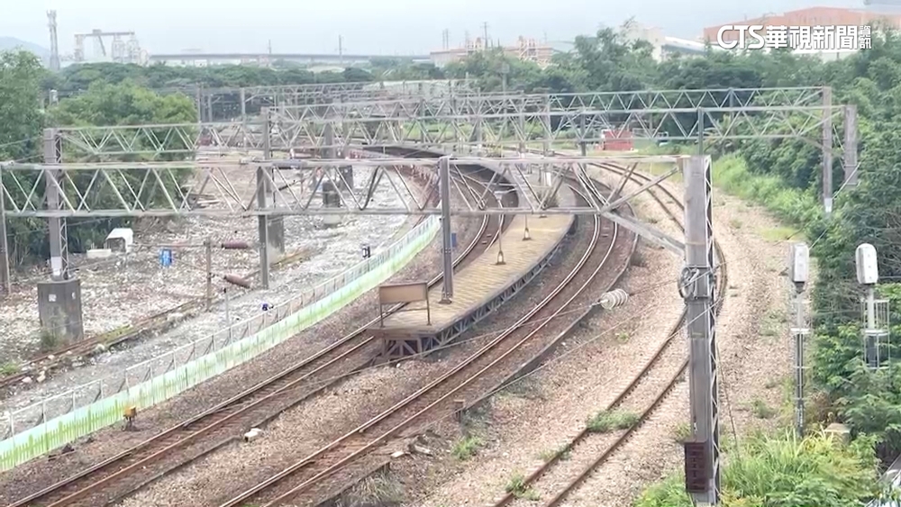 新馬站怪手勾斷電車線　台鐵：未影響行車將求償