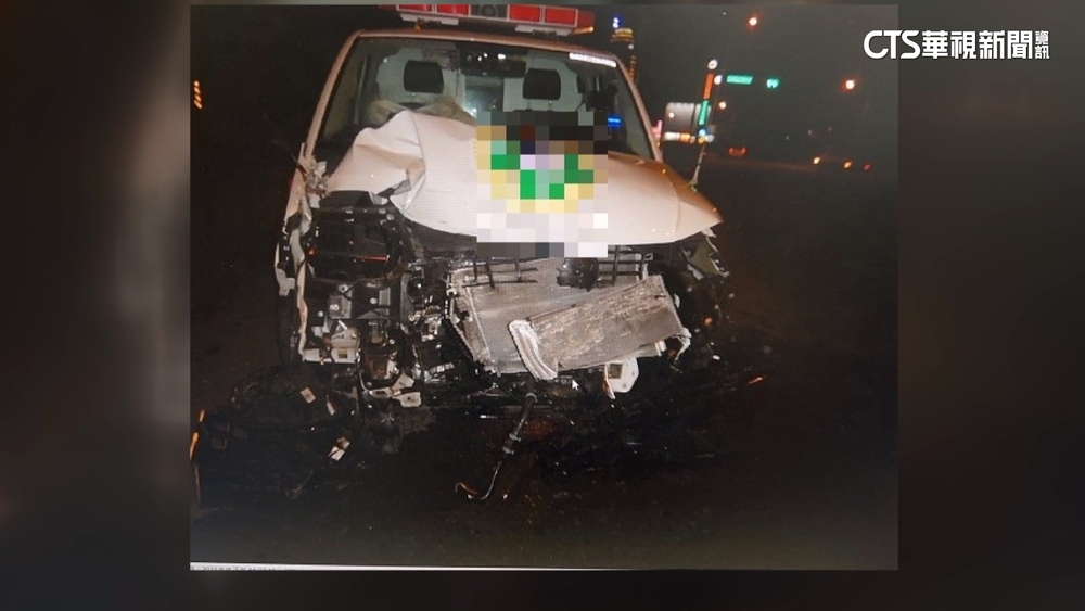 救人反被救！　救護車出勤被撞　貨車翻轉一圈