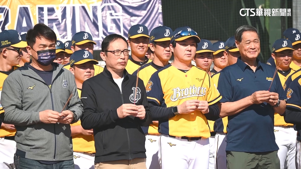 林威助無預警下台換恰總　象迷崩潰.日媒關切