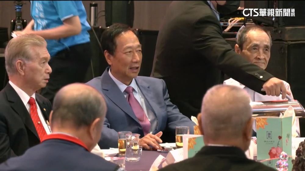 踩侯地盤？　郭台銘受邀出席黃埔建軍週年餐會