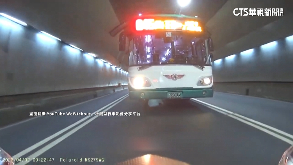 機車疑遭公車惡意逼車　駕駛反控騎士先挑釁