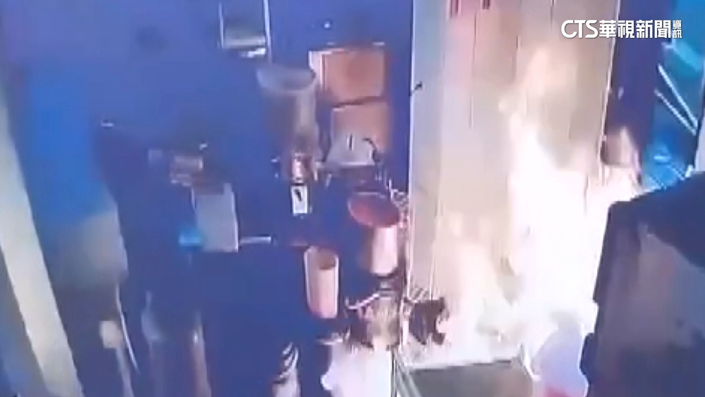 餐廳換瓦斯滾下階梯！　「驚洩17秒」爆火海2傷