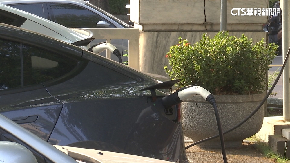 特斯拉2車款「自駕系統」等級高　國泰產險拒保