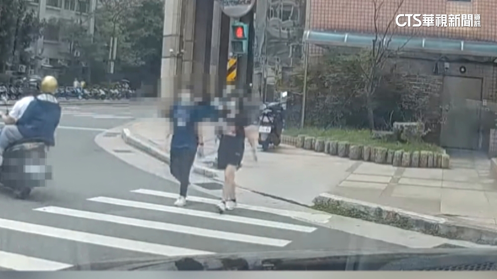 不讓行人被檢舉　警：距離3枕木紋「不予舉發」