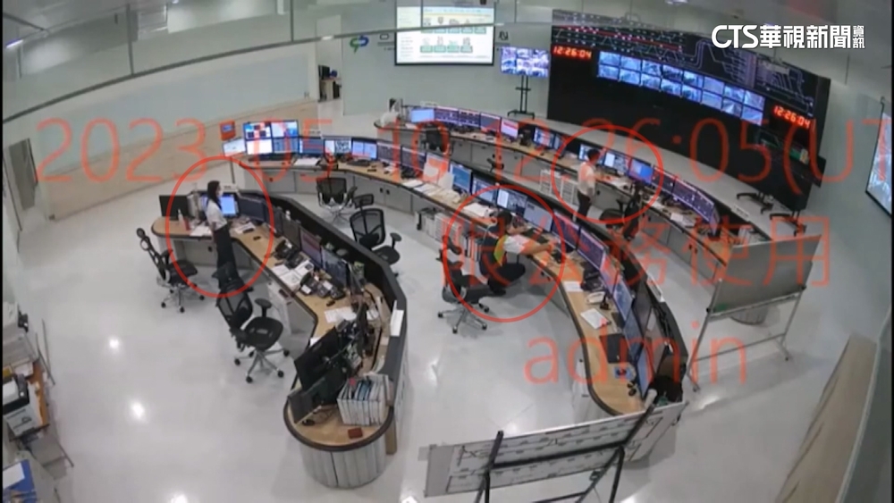 中捷行控中心影像曝光　塔吊墜落前3人值班