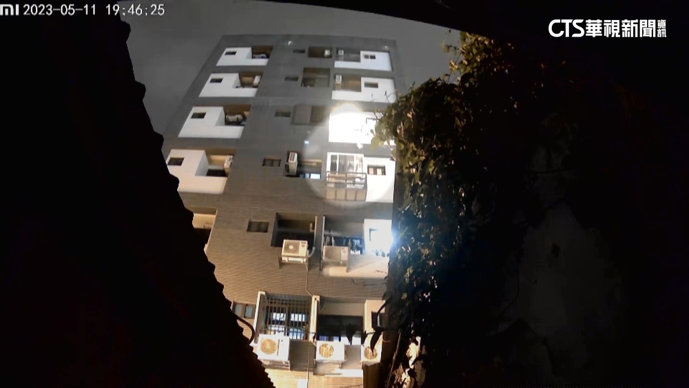 誇張！　鄰居高處隨意亂丟　住戶家中慘變垃圾場