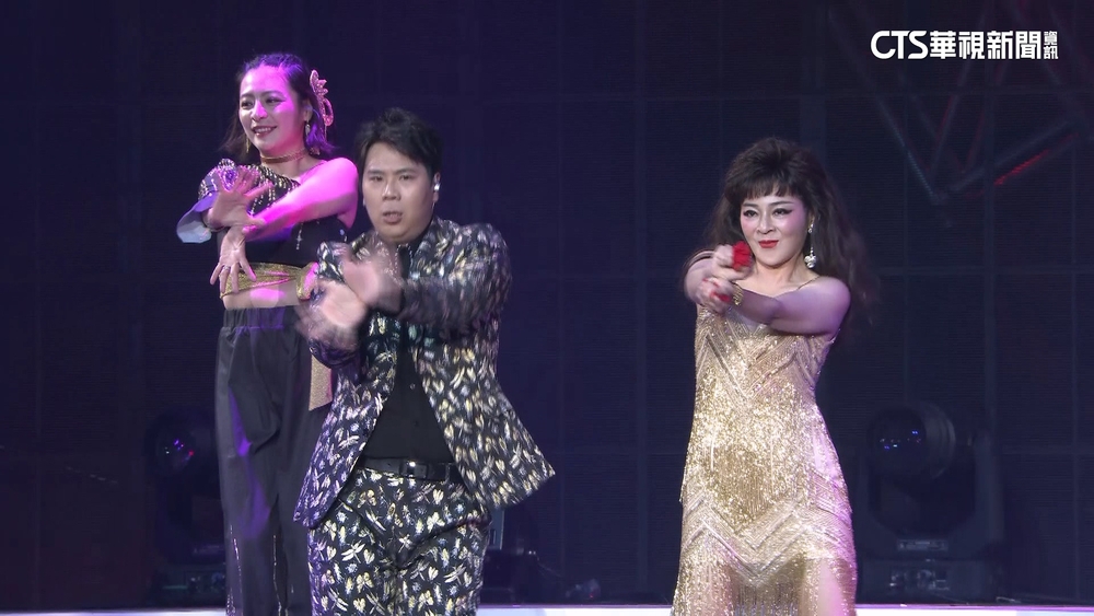 「藍寶石大歌廳」嗨翻港都　王彩樺大跳開花舞