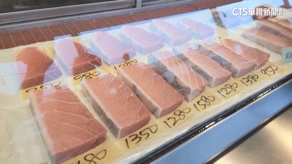 慶母親節！遊客湧入屏東東港　大啖黑鮪魚餐