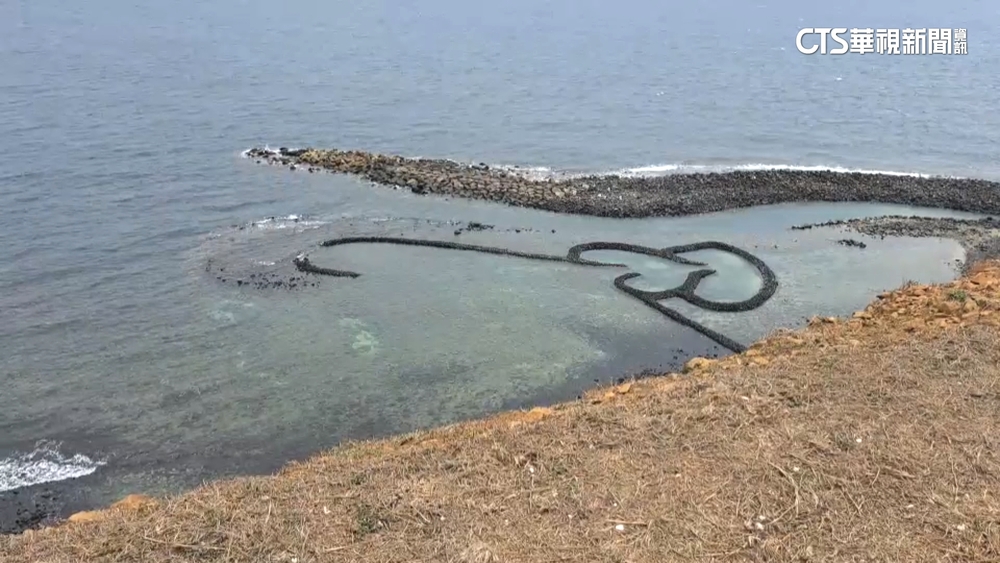 澎湖雙心石滬裂縫4公尺　老師傅帶青年修復