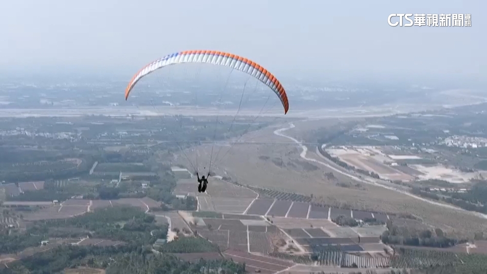 屏東拚觀光嚐美食！　飛行傘體驗　走訪石獅公信仰