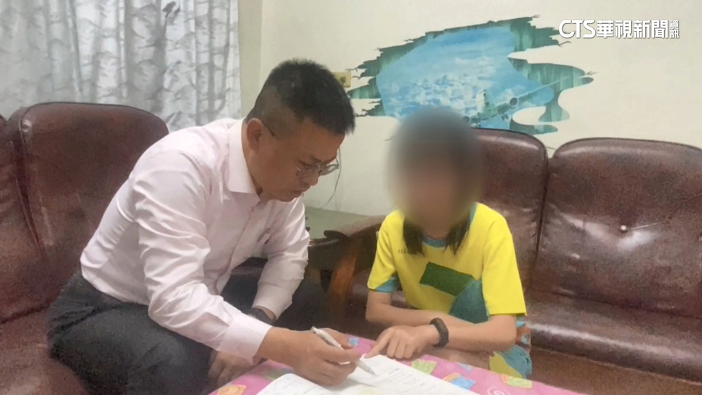 拚給女兒看！　47歲爸激勵國二女　報考國中會考