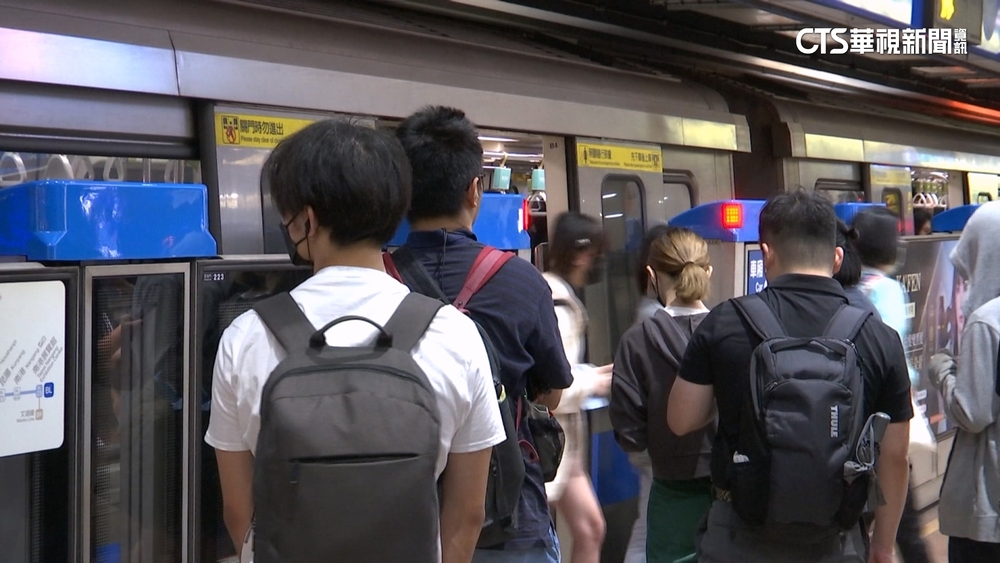 台灣最美風景！外帶披薩忘留北捷　站務員暖冰冰箱