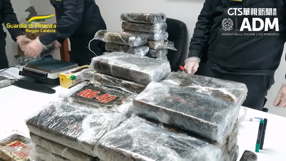 「香蕉貨櫃」藏毒！　義大利查獲2700公斤古柯鹼