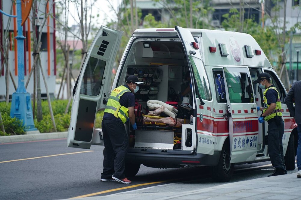 台中LaLaport傳墜樓意外 男子送醫搶救後不治