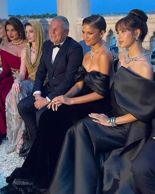 寶格麗大秀星光熠熠！女神安海瑟威、Lisa、Zendaya驚喜同框滿屏仙氣