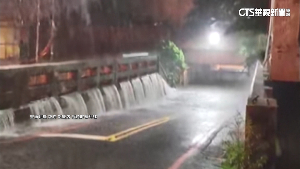 暴雨炸新竹淹水慘　一度3人困地下道站車頂待援
