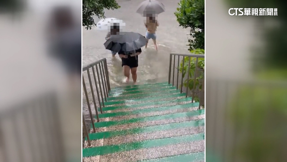 雷雨胞往南移　苗栗仁德醫專學生涉水上課