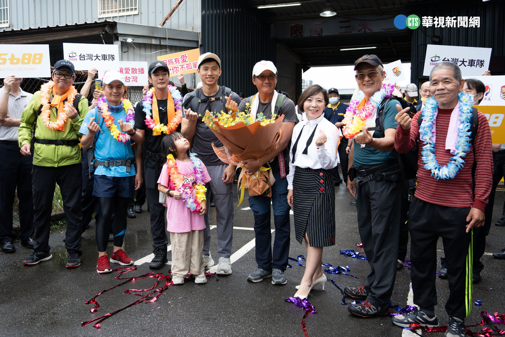 計程車司機完成35天公益環島活動