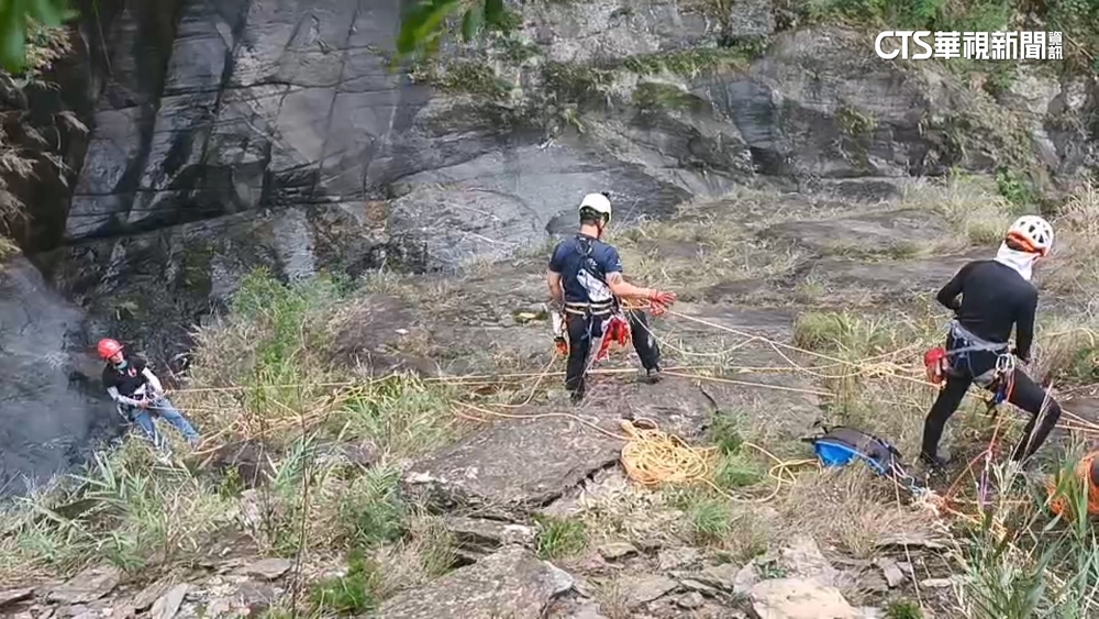 飛龍瀑布3失蹤　兵分六路.出動空拍機續搜救