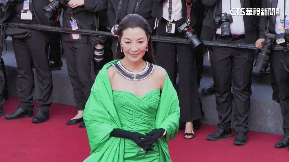 奧斯卡影后齊聚坎城影展　楊紫瓊霸氣走紅毯