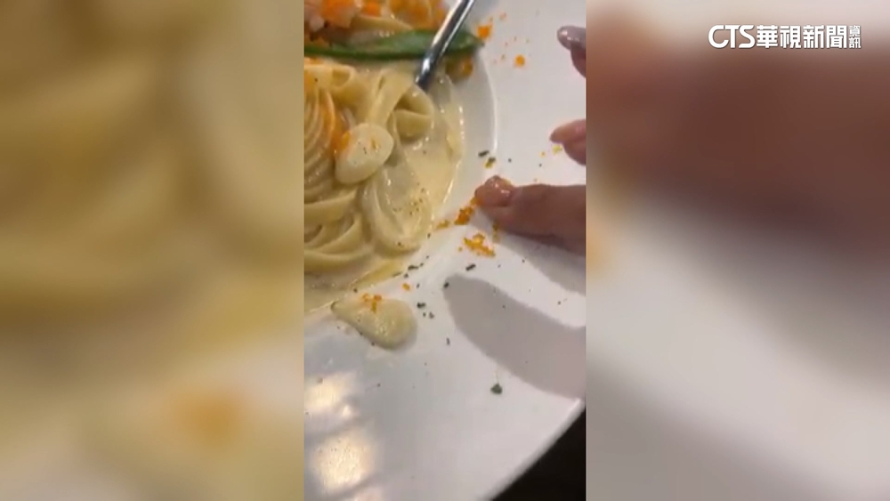 欺騙消費者？　明太子鮭魚寬扁麵不見「明太子」