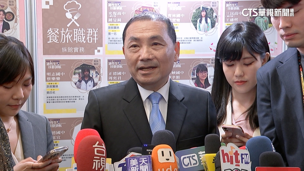 合照詐騙集團主嫌　侯：不認識.民進黨快查