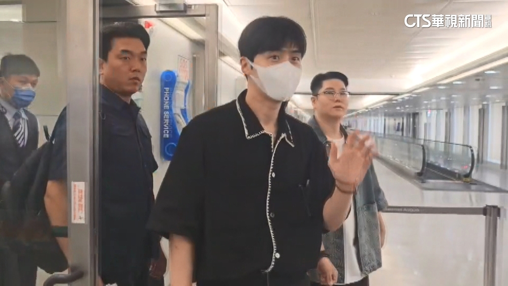 提早抵台！韓星金宣虎來了　粉絲到場接機