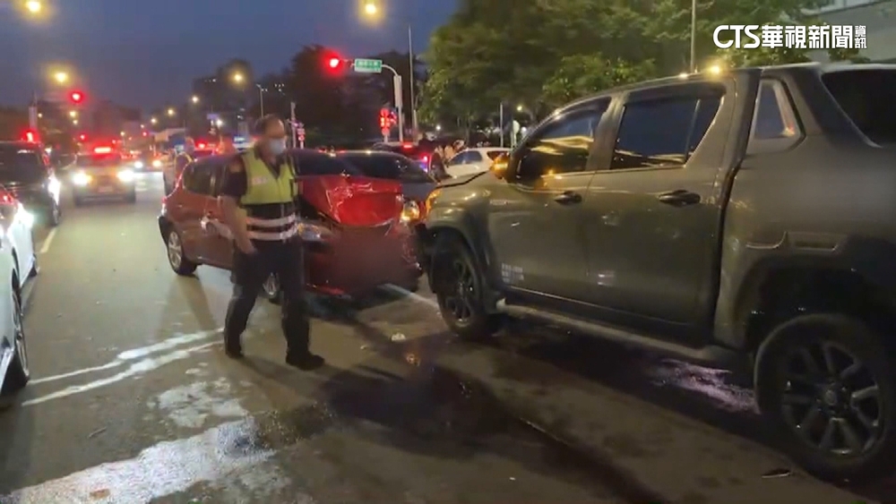 工廠老闆酒駕逆向連環撞　2幼童坐安全椅幸輕傷