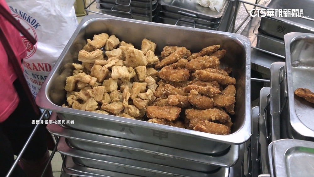營養午餐麵包「毛蟲蠕動」　檢警約談10人7人列被告