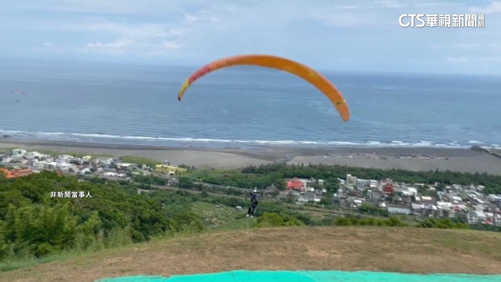 宜蘭飛行傘迫降民宅　香港女遊客.教練摔傷