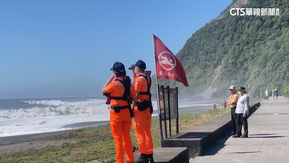 瑪娃近逼掀4米長浪　情侶南方澳觀浪　女落海失蹤