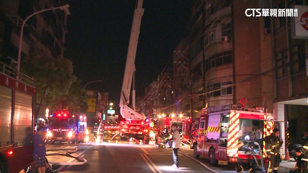新北公寓凌晨大火　附近住戶：整條巷弄燻爆
