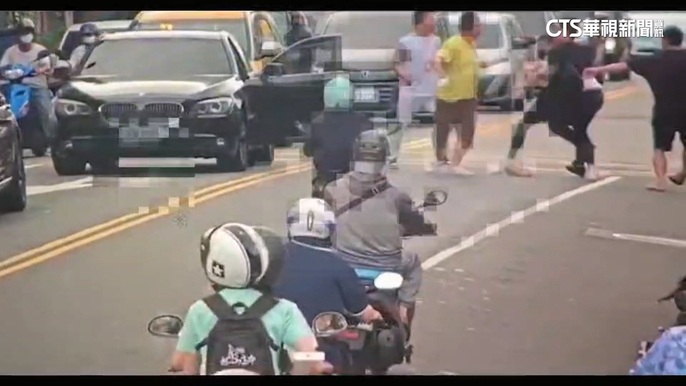 駕車遭尾隨　找友人助陣　雙方衝突噴辣椒水攻擊