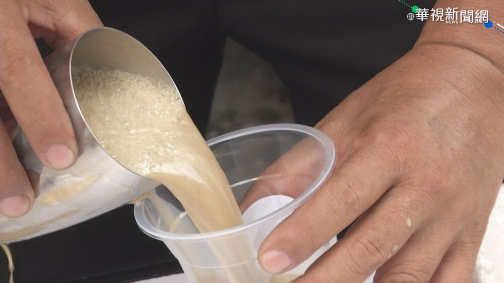 自備杯有「不明液體」客人要求再加紅茶　網友直呼：超危險不能答應他！　