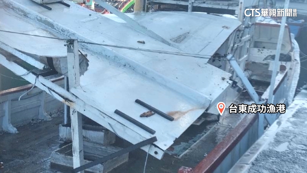 瑪娃發威！　台東成功狂掀5米長浪越堤毀船