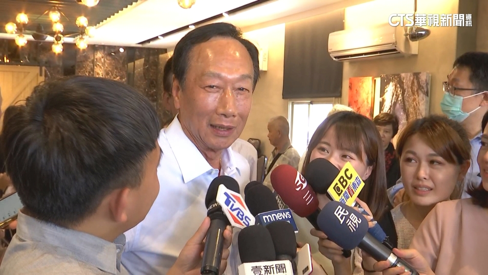 拉柯看海喊「海誓山盟」隔一天...郭董：忘記了