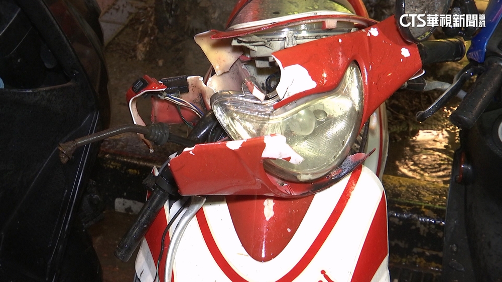 瑪娃挾強風！　北市大同區路樹倒砸中機車