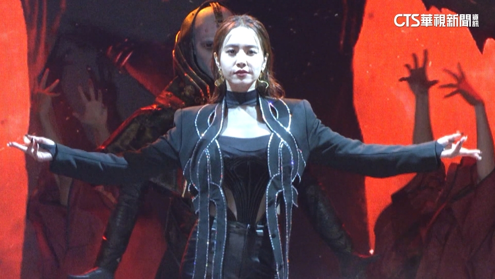 化身電玩MV「惡之女王」　蔡依林霸氣站台代言