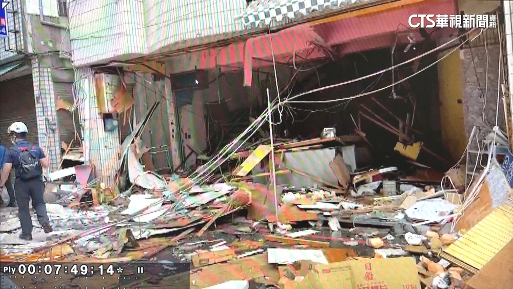 疑瓦斯外洩釀氣爆　麵店祖孫3人嚴重燒燙傷