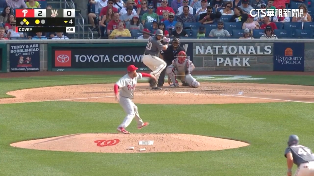 費城人隊友力挺！　狂威相隔1464天再奪勝投